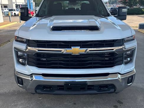Used 2025 Chevrolet Silverado 2500 LT w/ Convenience Package AWD/4WD image 2