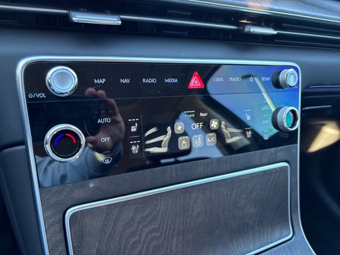 Used 2025 Genesis GV80 2.5T Advanced image 12