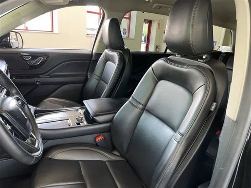 Used 2023 Lincoln Aviator AWD image 19