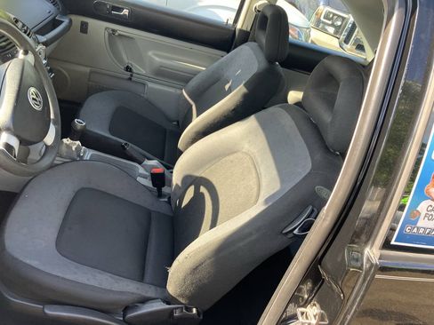 Used 1998 Volkswagen Beetle Coupe FWD image 22