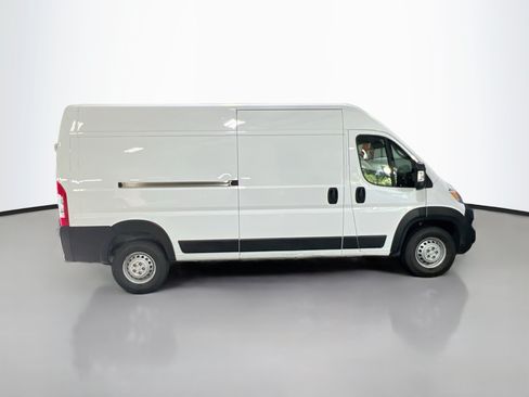 Used 2025 RAM ProMaster 2500 w/ Convenience Group FWD image 3