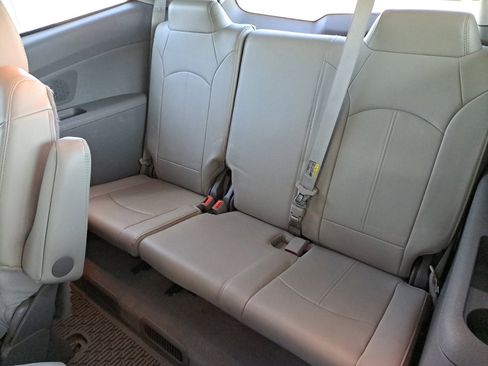 Used 2016 Chevrolet Traverse LT image 14