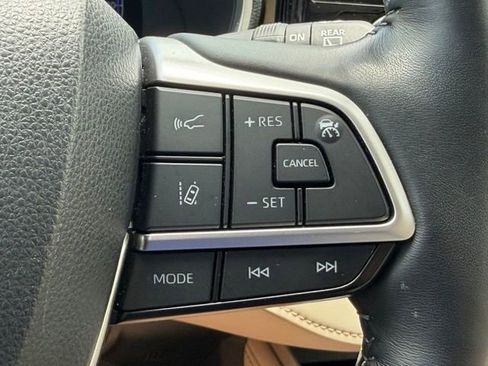 Used 2023 Toyota Highlander Limited AWD/4WD image 22