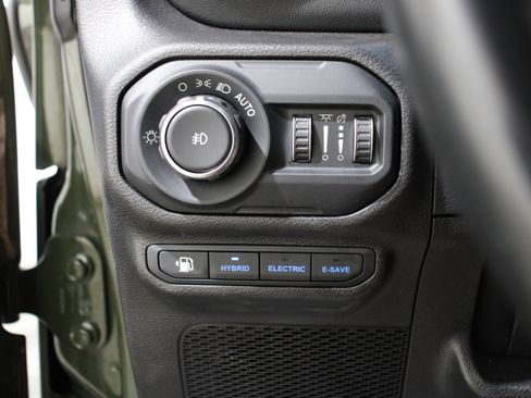 Used 2022 Jeep Wrangler Unlimited Sahara image 8