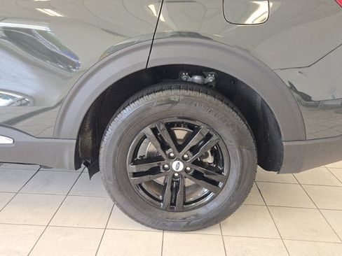 Used 2023 Ford Explorer XLT w/ Equipment Group 202A AWD/4WD image 12