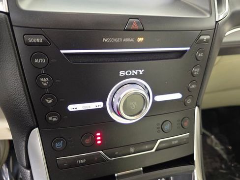 Used 2018 Ford Edge Titanium w/ Equipment Group 301A AWD/4WD image 34