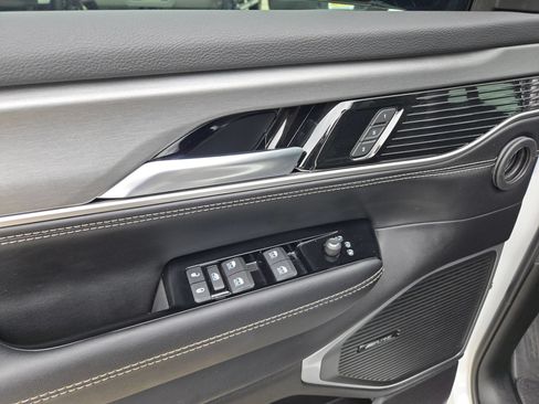 Used 2025 Jeep Wagoneer Series II AWD/4WD image 12