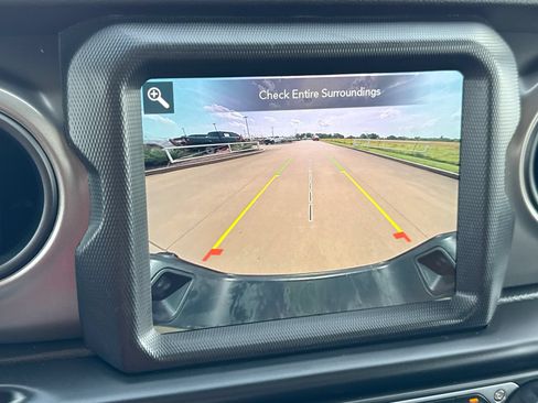 Used 2023 Jeep Gladiator Sport AWD/4WD image 17