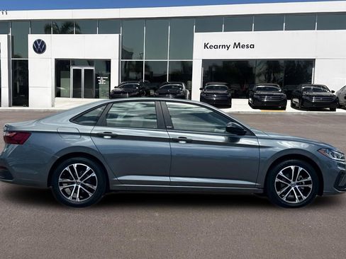 Used 2025 Volkswagen Jetta Sport FWD image 3