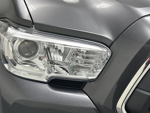 Certified 2023 Toyota Tacoma SR5 AWD/4WD image 23