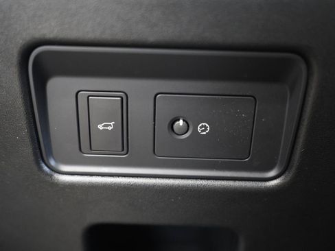 Used 2018 Land Rover Discovery HSE AWD/4WD image 24