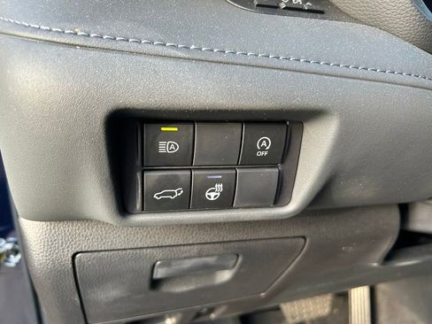 Used 2023 Toyota Highlander Limited FWD image 21