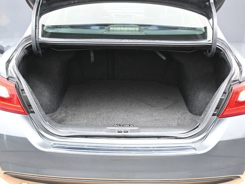 Used 2016 Nissan Altima 2.5 SV w/ Convenience Package FWD image 16