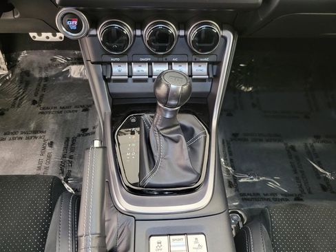 Used 2022 Toyota GR86 Premium w/ ALL Weather Mat Package (TMS) RWD image 16