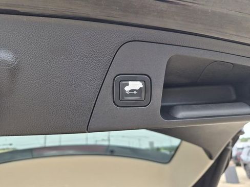 Used 2019 Buick Envision Essence FWD image 12