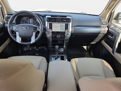Used 2022 Toyota 4Runner SR5 Premium w/ Moonroof Package AWD/4WD image 9