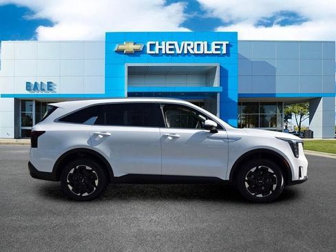 Used 2024 Kia Sorento S AWD/4WD image 2