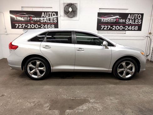 Used 2011 Toyota Venza image 2