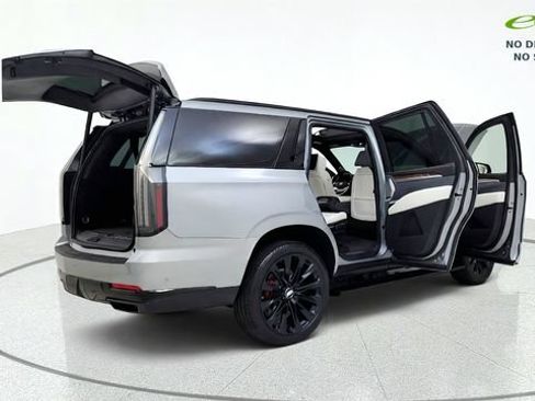 Used 2026 Cadillac Escalade Platinum Sport w/ LPO, ONYX Package AWD/4WD image 19