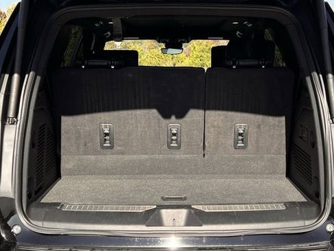 Used 2023 GMC Yukon Denali w/ Denali Reserve Package image 28