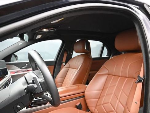 Used 2023 BMW 760i xDrive AWD/4WD image 12