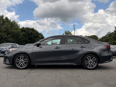 Used 2022 Kia Forte GT-Line w/ GT-Line Premium Package FWD image 2