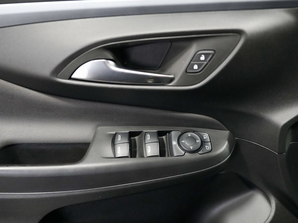 Used 2025 Buick Envista Preferred w/ Convenience I Package FWD image 12