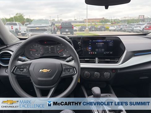 New 2026 Chevrolet Trax LS w/ LS Convenience Package FWD image 17