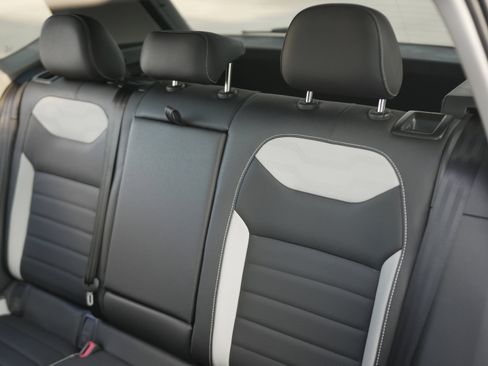 New 2025 Volkswagen Taos SEL image 23