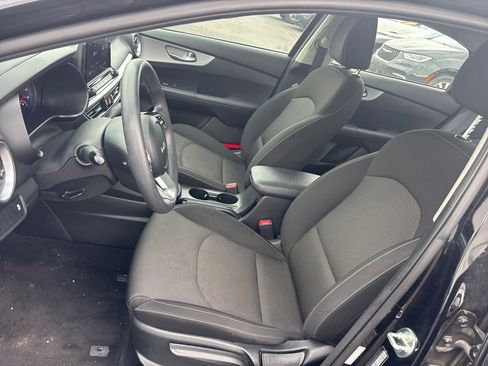 Used 2023 Kia Forte LXS image 12