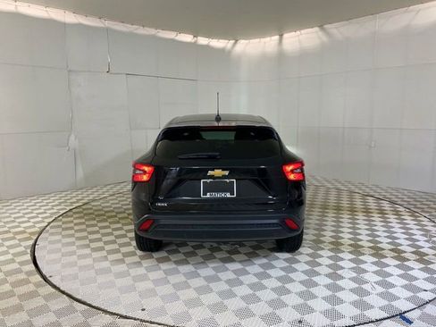 Used 2024 Chevrolet Trax LS FWD image 18