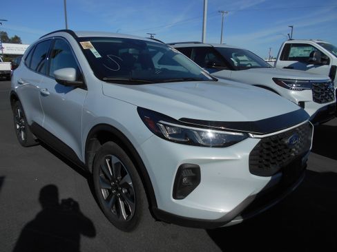 Used 2025 Ford Escape Platinum AWD/4WD image 3