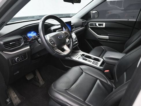 Certified 2023 Ford Explorer XLT w/ Equipment Group 202A RWD image 19
