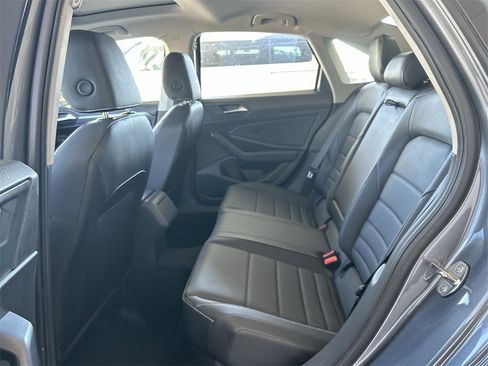 Certified 2024 Volkswagen Jetta SE w/ Panoramic Sunroof Package image 32