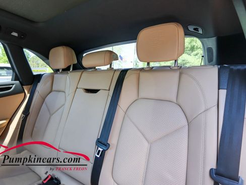 Used 2023 Porsche Macan AWD/4WD image 22