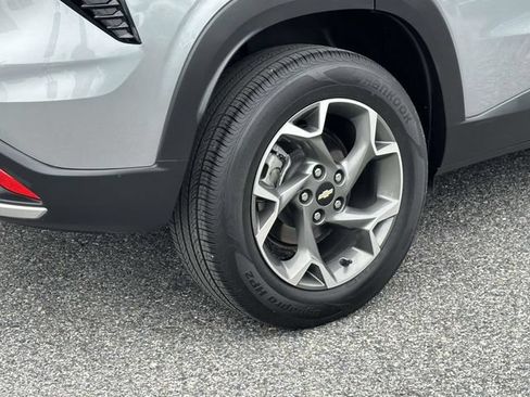 Certified 2024 Chevrolet Trax LT FWD image 30