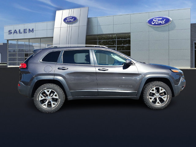 Used 2017 Jeep Cherokee Trailhawk w/ Cold Weather Group AWD/4WD image 2