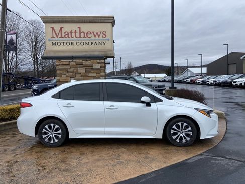 Used 2022 Toyota Corolla LE image 4