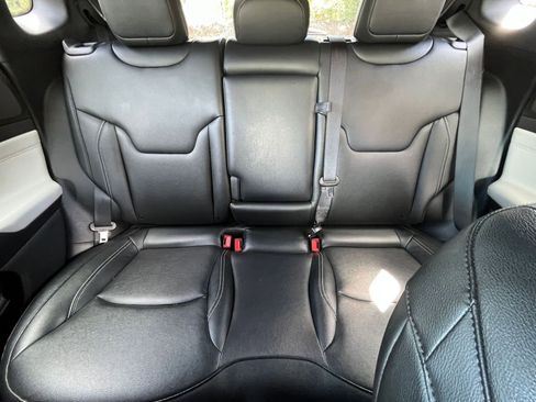 Used 2025 Jeep Compass Limited image 39