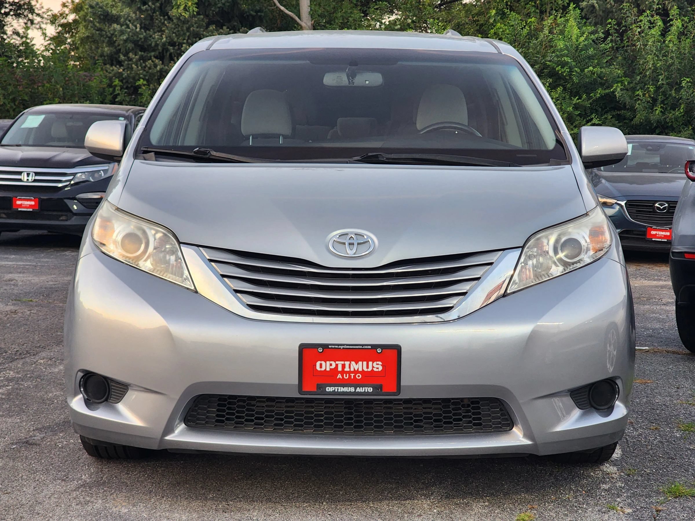 Used 2017 Toyota Sienna LE FWD image 2