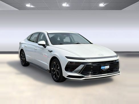 Used 2025 Hyundai Sonata SEL FWD image 7