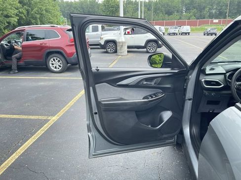 Used 2023 Chevrolet TrailBlazer LS FWD image 19
