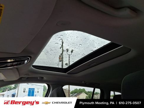 Used 2023 Jeep Grand Cherokee Laredo AWD/4WD image 17