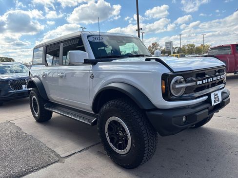 New 2025 Ford Bronco Outer Banks w/ Sasquatch Package image 7
