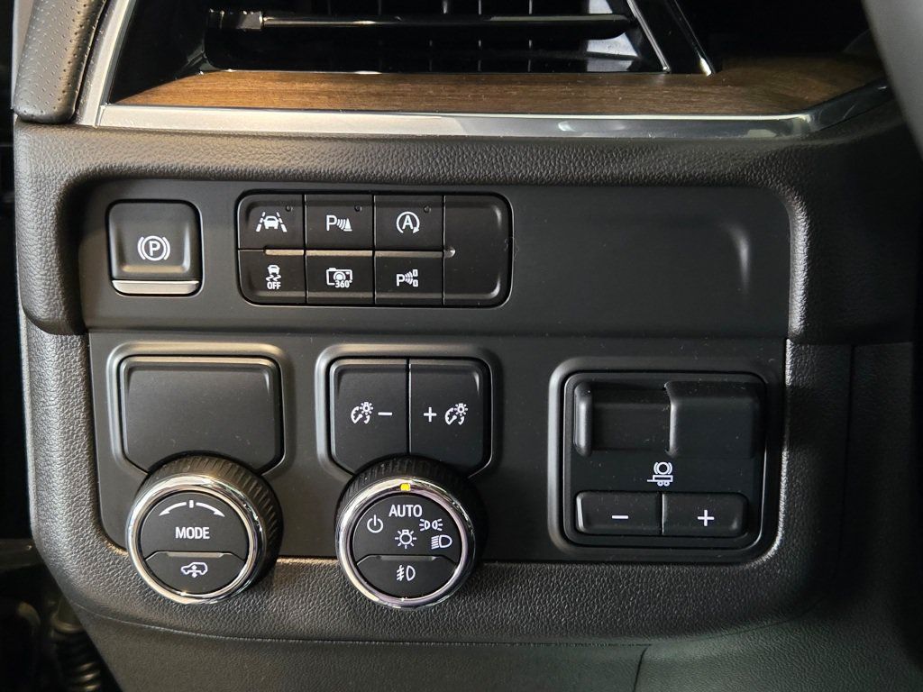 Used 2025 Chevrolet Tahoe High Country RWD image 32