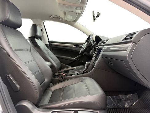 Used 2018 Volkswagen Passat 2.0T R-Line FWD image 17