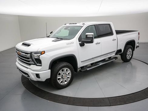 Used 2024 Chevrolet Silverado 2500 High Country w/ Technology Package AWD/4WD image 9