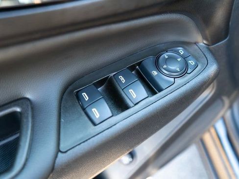 Used 2024 Chevrolet Equinox LT FWD image 19