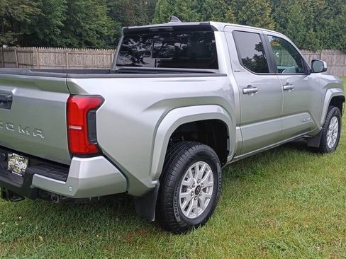 Used 2024 Toyota Tacoma SR5 AWD/4WD image 7