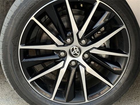 Used 2024 Toyota Camry SE image 9